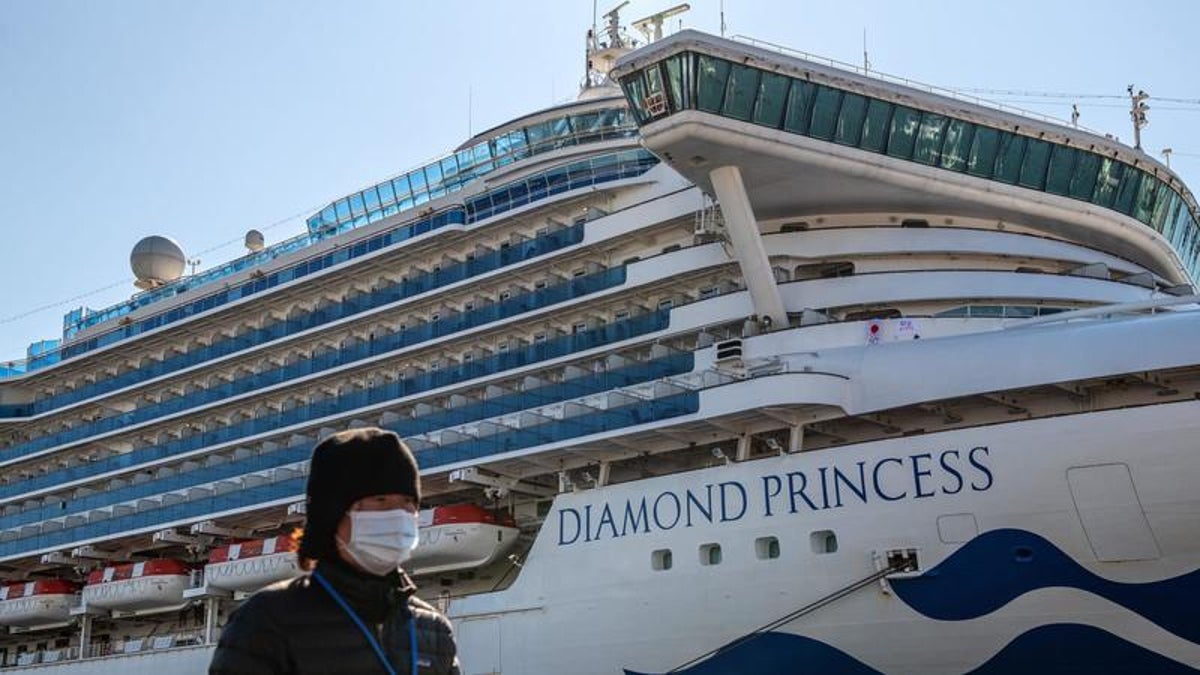 A început evacuarea pasagerilor de pe nava Diamond Princess, unde s-au depistat cazuri de coronavirus