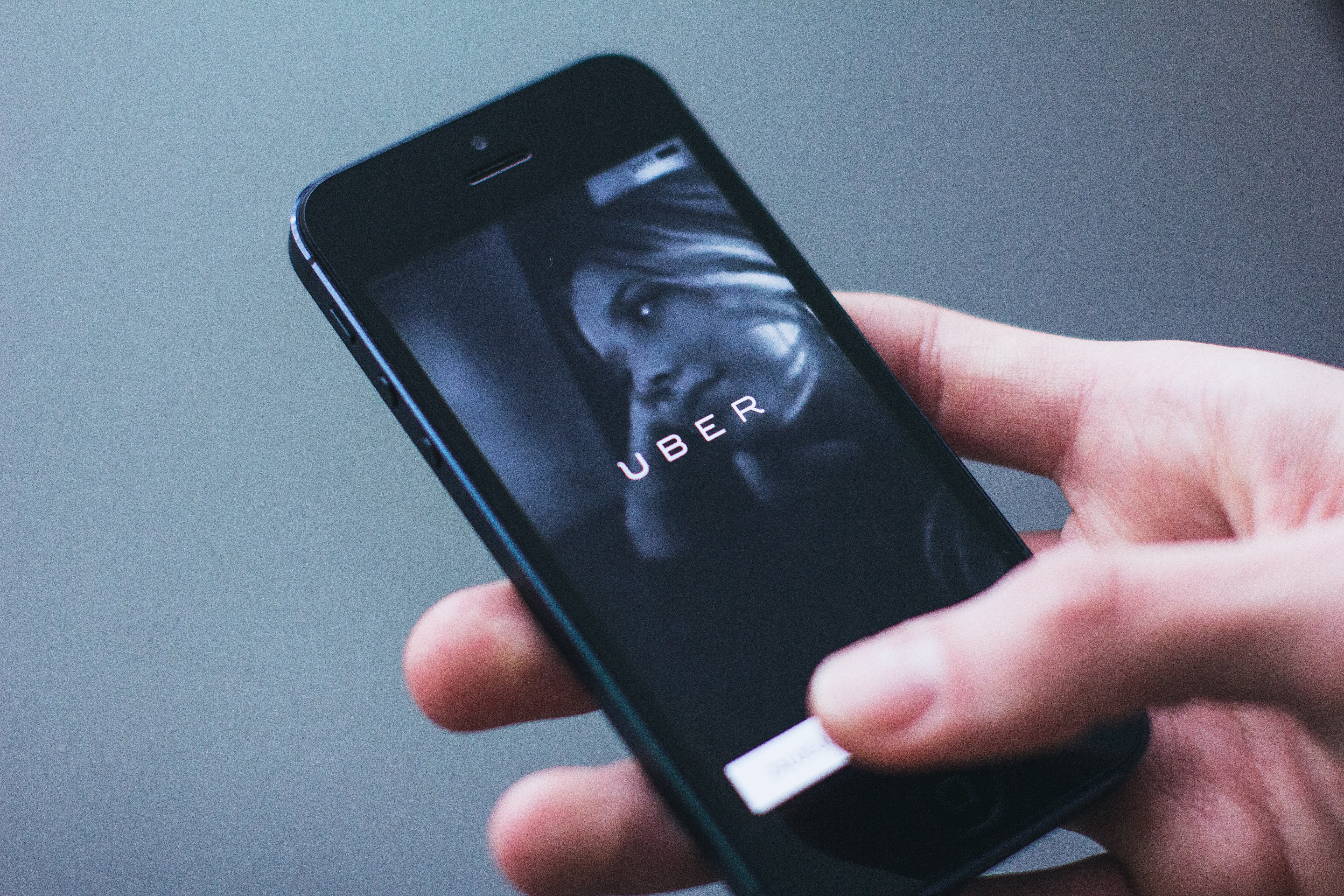 Uber primește autorizație pentru testarea de mașini care se conduc singure