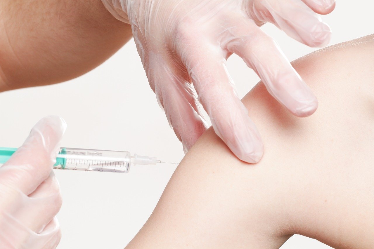 Cercetătorii au oprit testele pentru un nou vaccin anti-HIV. Motivul?