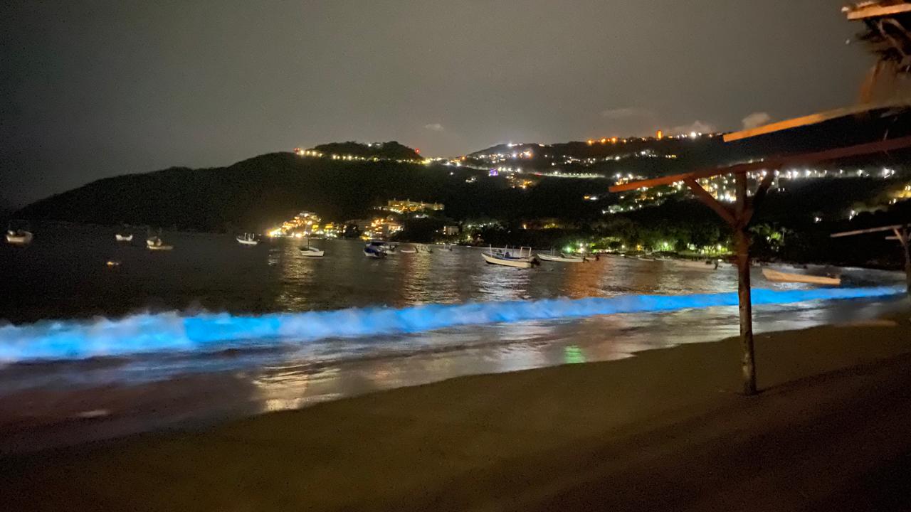 #FărăPoluare: Valurile plajei Acapulco strălucesc din nou pentru prima dată în 60 de ani