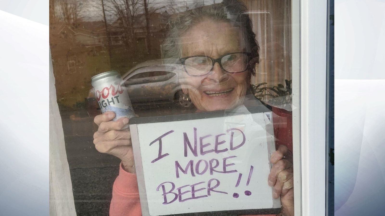 „Mai vreau bere” – mesajul din izolare al unei femei de 93 de ani