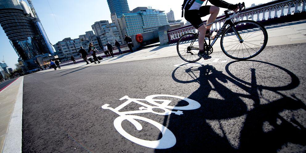 Londra fără mașini – își dă străzile bicicliștilor și pietonilor! Totul pentru distanțarea socială și mai puțină poluare