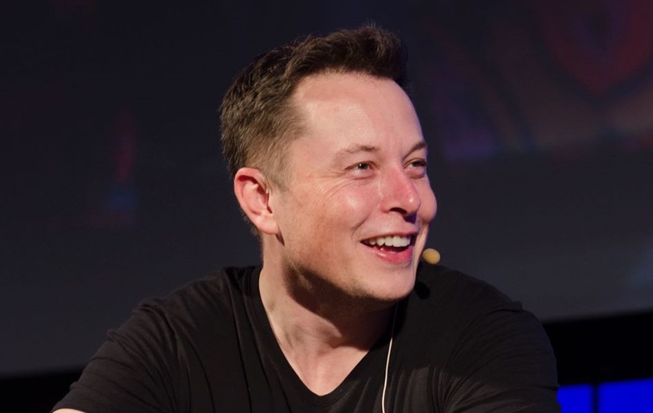 Femeia care, printr-o eroare, primește mesajele destinate lui Elon Musk. A făcut publice câteva