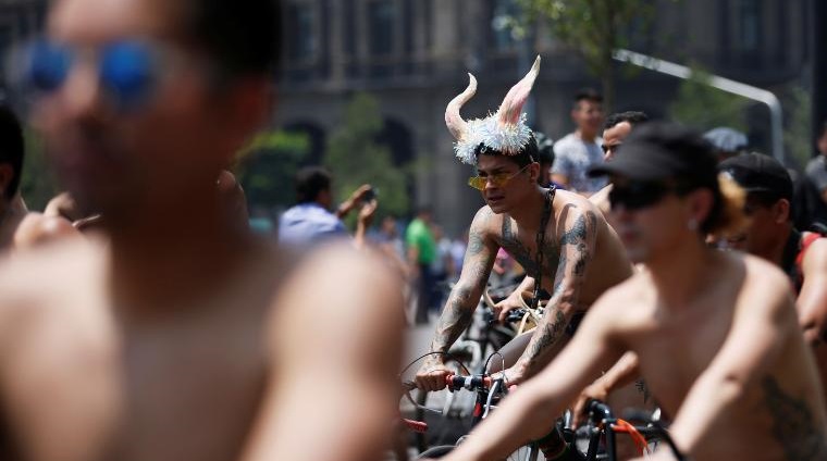 Nudiștii pe biciclete nu renunță la protestul de anul acesta