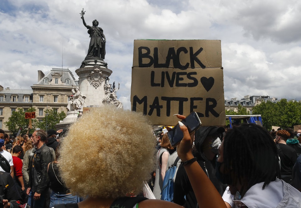 Black Lives Matter – O contagioasă criză de isterie colectivă