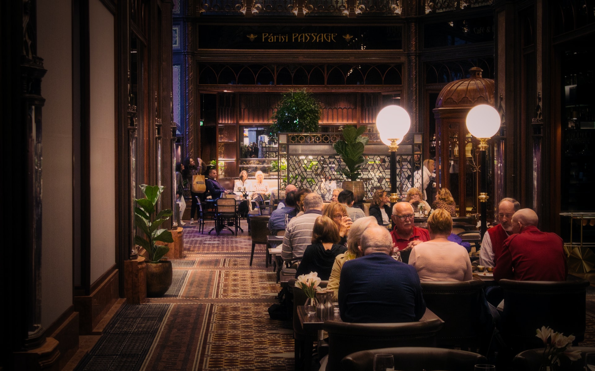 Paris: De astăzi, restaurantele își redeschid sălile din interior