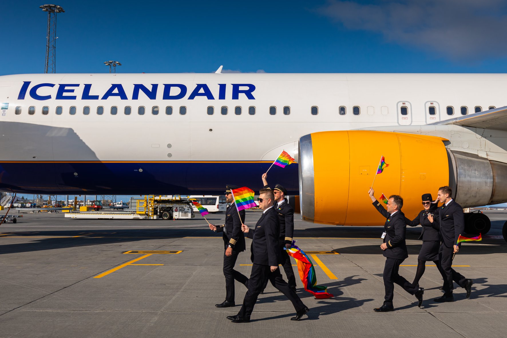 Icelandair renunță la însoțitorii de bord: „Să aibă grijă piloții de pasageri!”