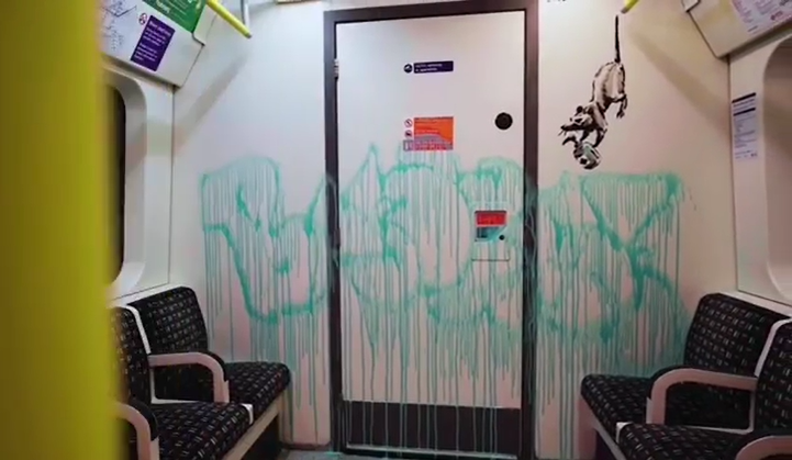 Opera lui Banksy a fost ștearsă din greșeală în metroul din Londra