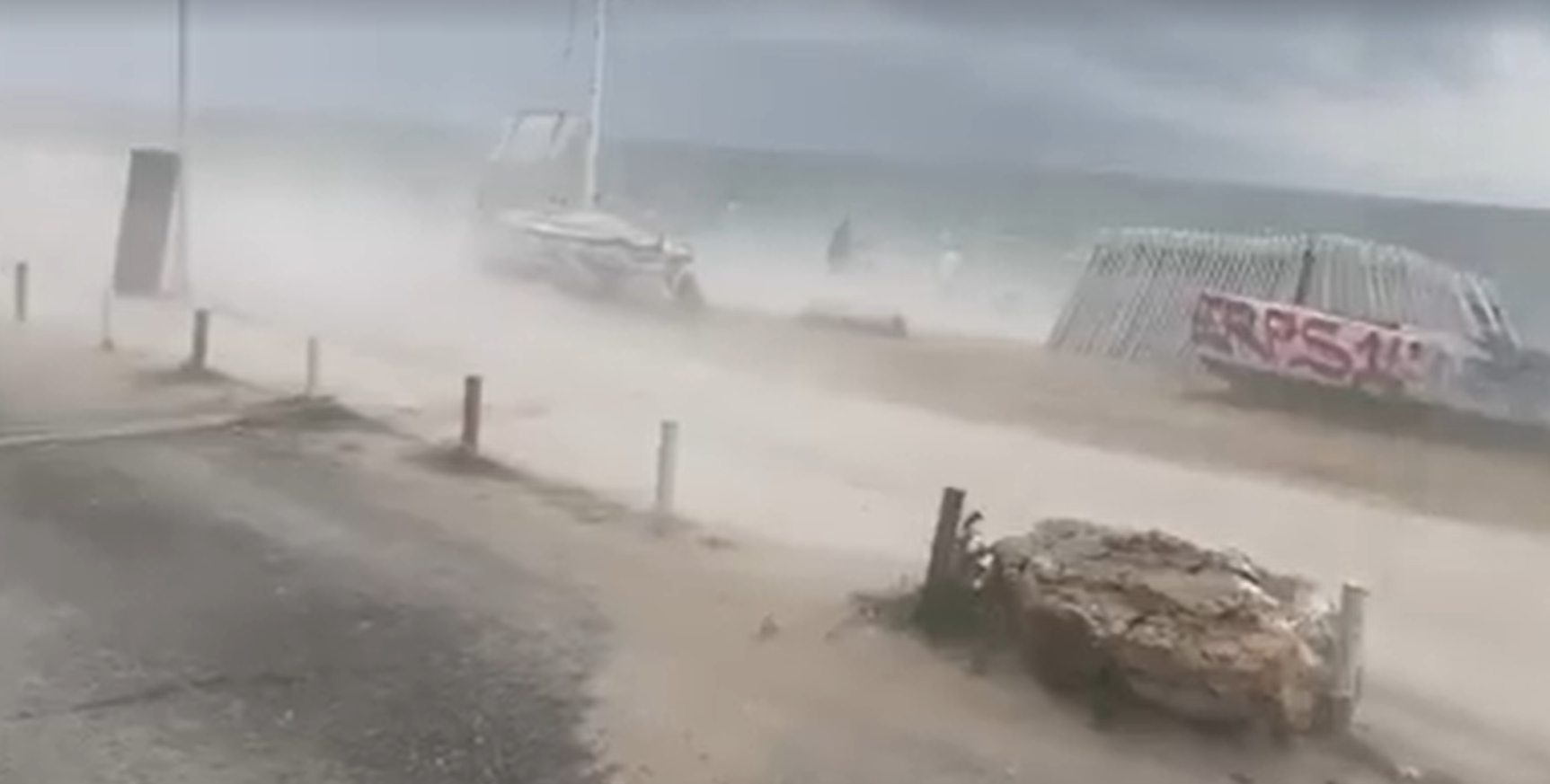 VIDEO | Furtună puternică pe litoral. Cod roșu de ploi torențiale