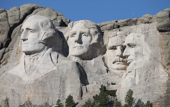 Apașii cer distrugerea statuilor de pe Mount Rushmore