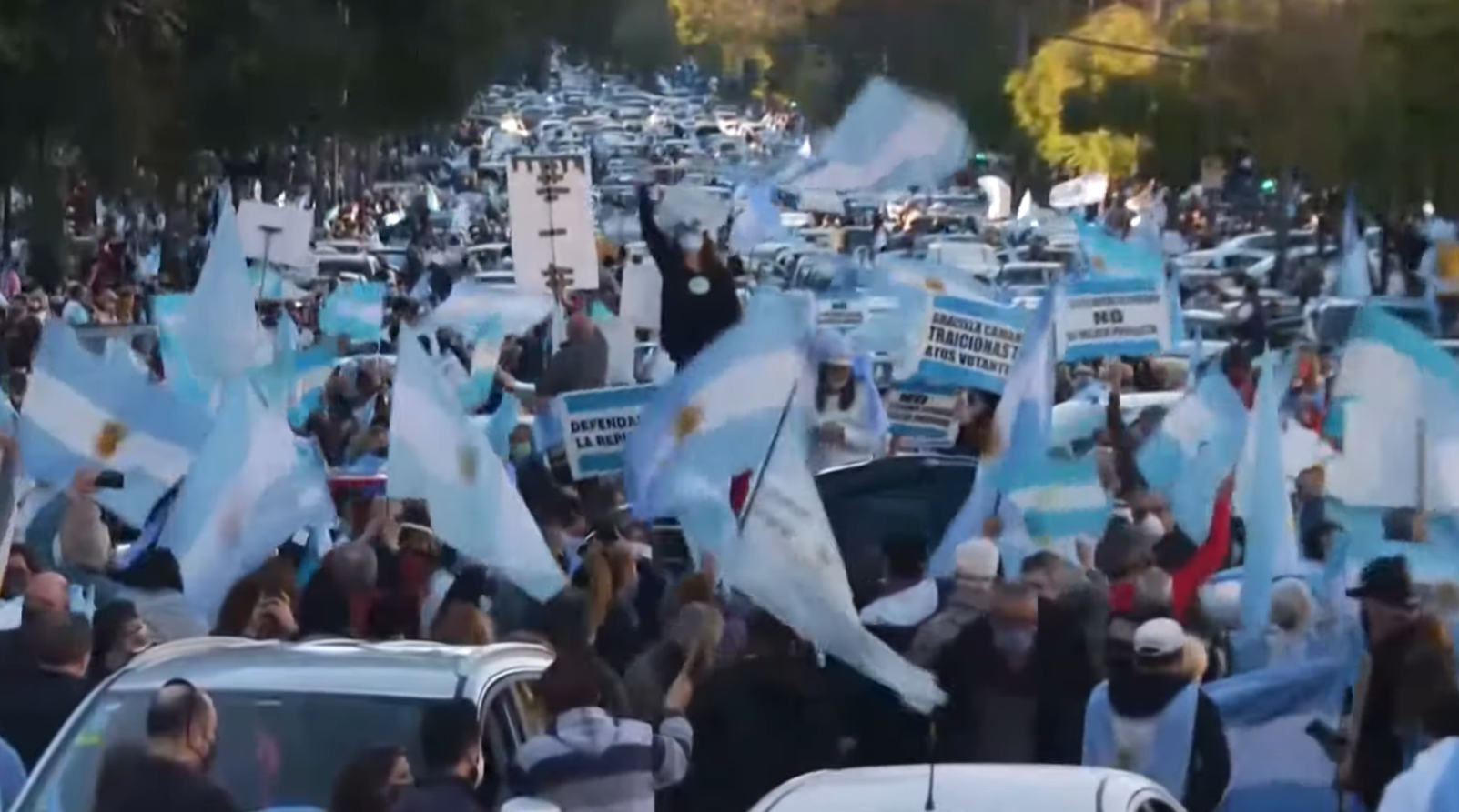 Argentina| Mii de protestatari au ieșit în stradă împotriva restricțiilor. „Libertate, libertate”