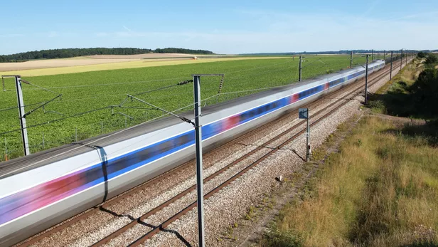 Franta| Un tren de mare viteză (TGV) se oprește pentru a da jos un pasager care a refuzat să poarte mască