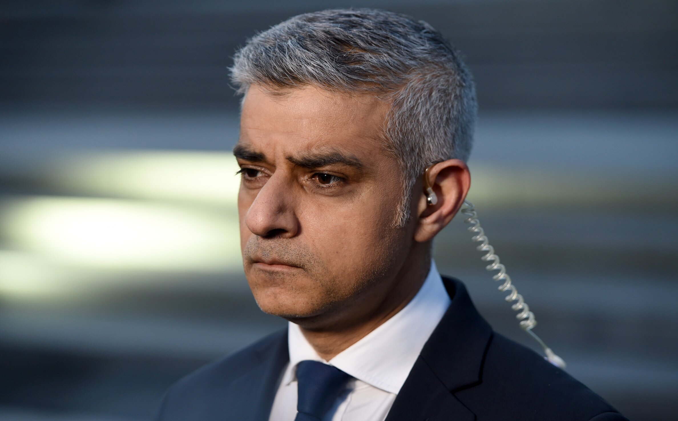 Primarul Londrei solicită guvernului britanic să impună noi restricții în Capitală