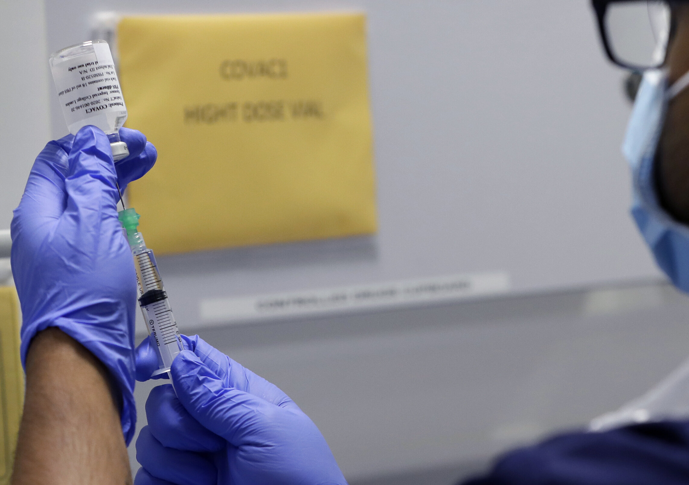 Vaccinul Novavax intră în faza a treia a studiilor clinice. Este al 11-lea vaccin din lume care ajunge în etapa finală