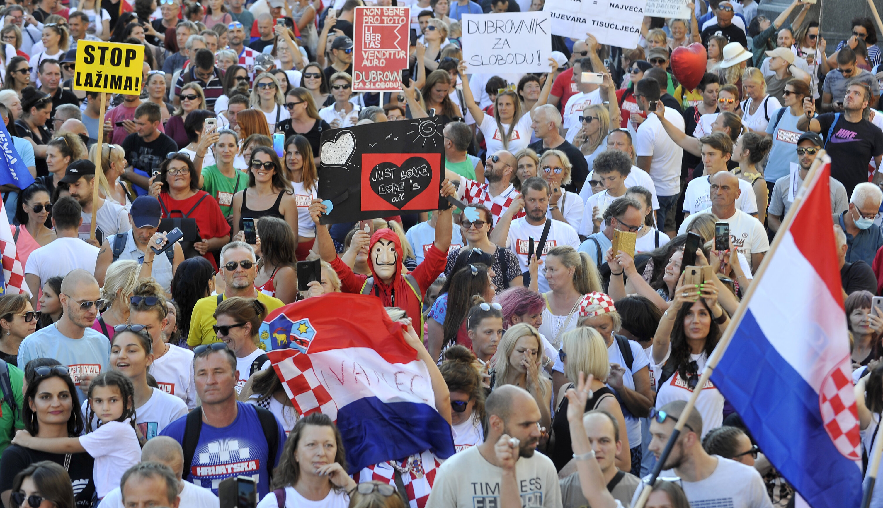 Croația| Mii de protestatari împotriva restricțiilor anti-Covid. „Este o minciună, nu suntem toți Covidioți”
