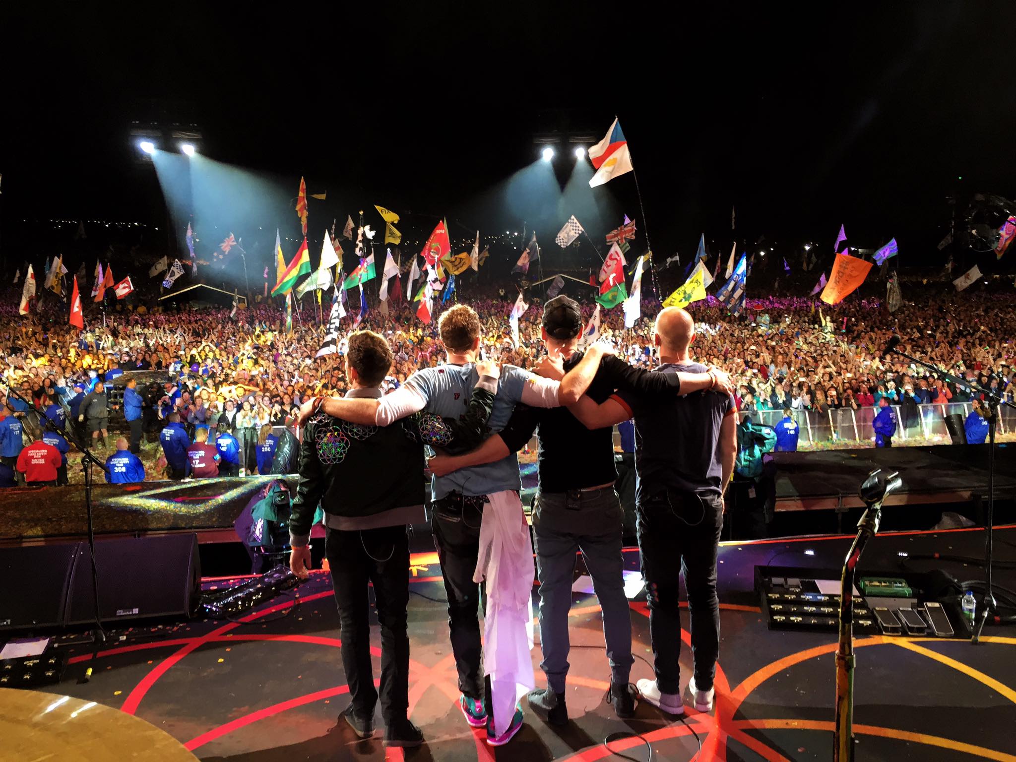 Coldplay sar în ajutorul celor care nu-şi permit tratamentele COVID
