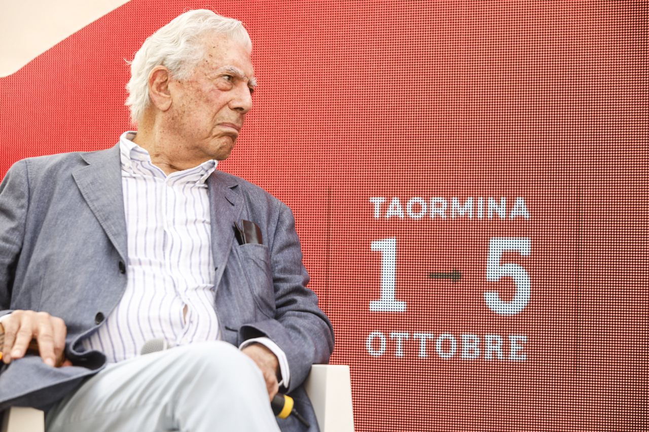 „Pandemia ne-a limitat libertatea!”, spune laureatul Nobel Mario Vargas Llosa, care îi atacă pe politicieni