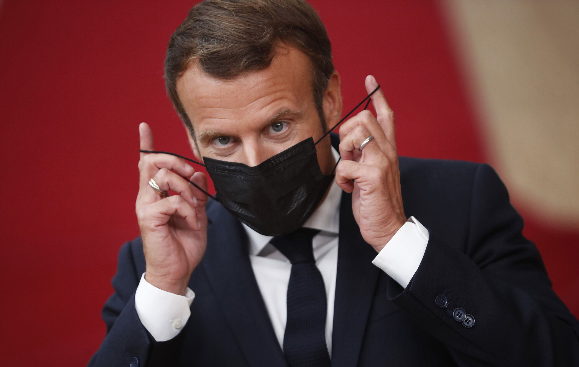 Macron declară carantină generalizată, „ca în primăvară”. Deplasările se fac doar cu declarație
