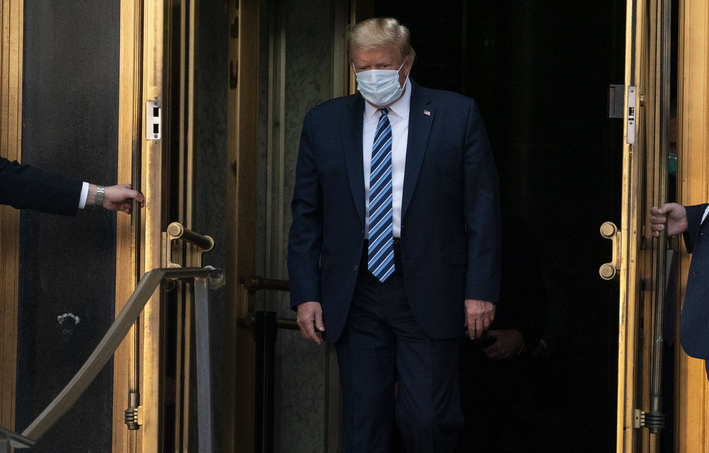 Covid Show| Trump face vizita medicală în direct la TV, în această seară