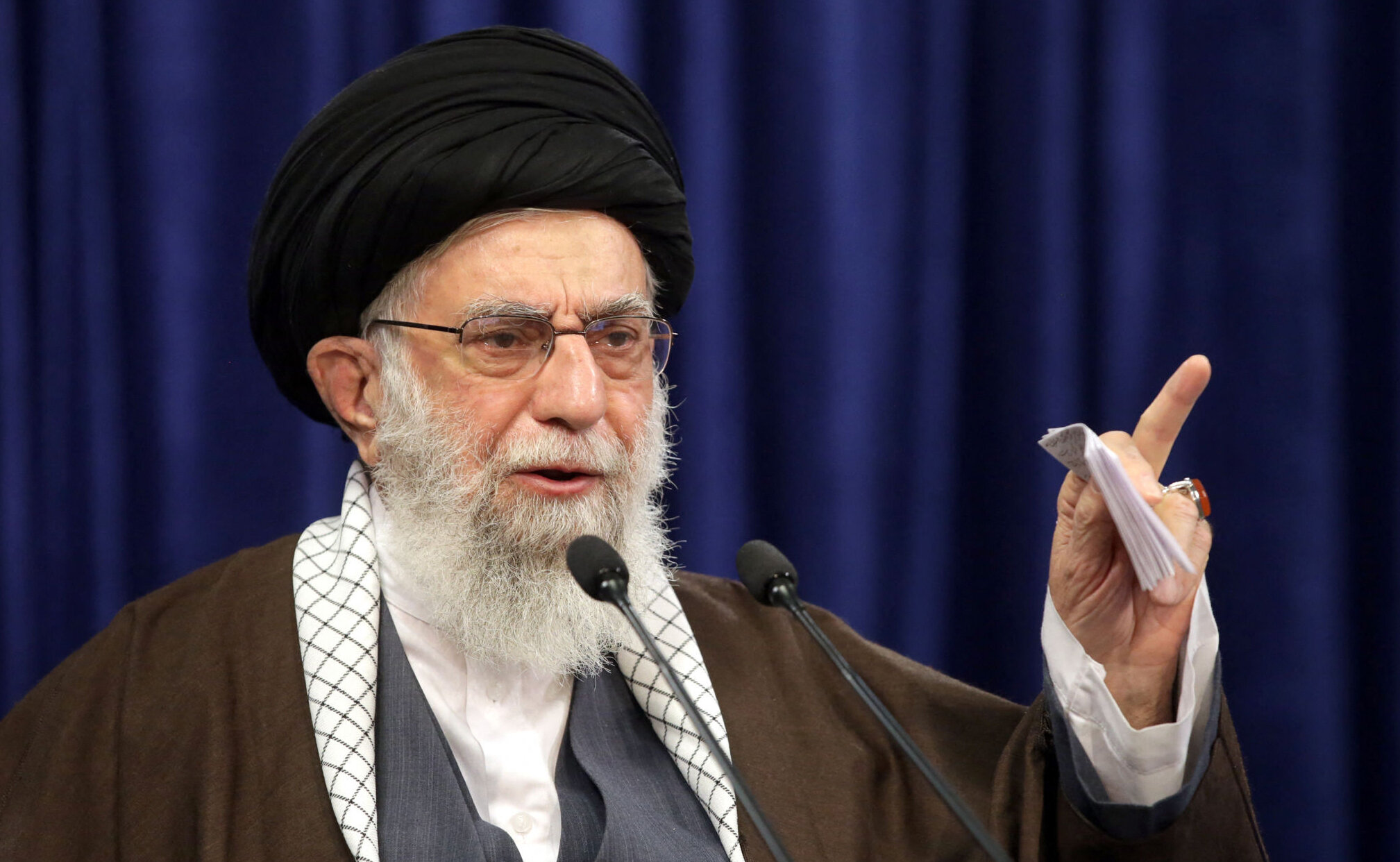 Liderul suprem iranian, Khamenei, ironizează „spectacolul” alegerilor din SUA. „Asta e democrația americană”