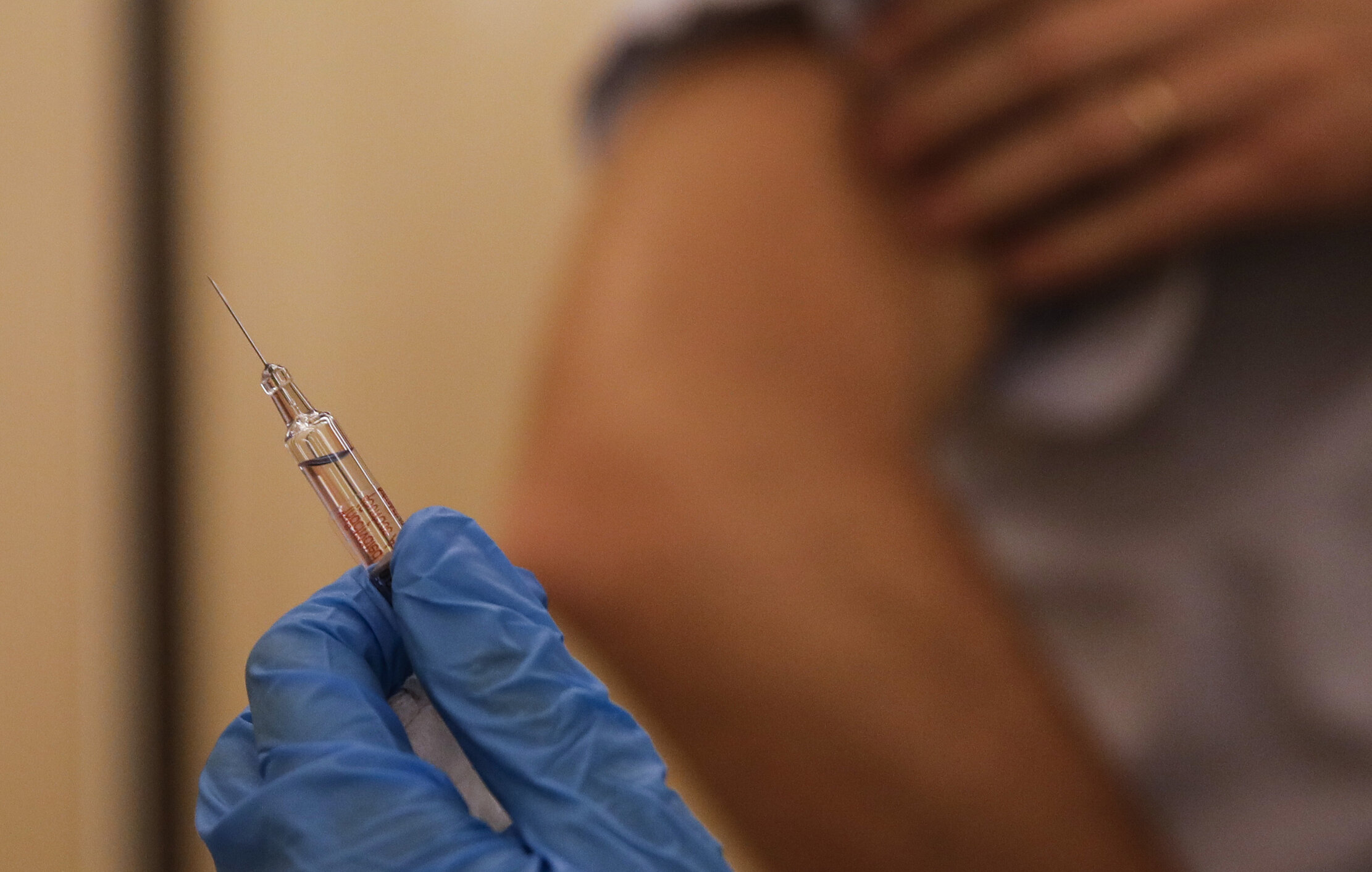 Încrederea în vaccinul Covid-19, în scădere. 60% dintre francezi refuză vaccinarea