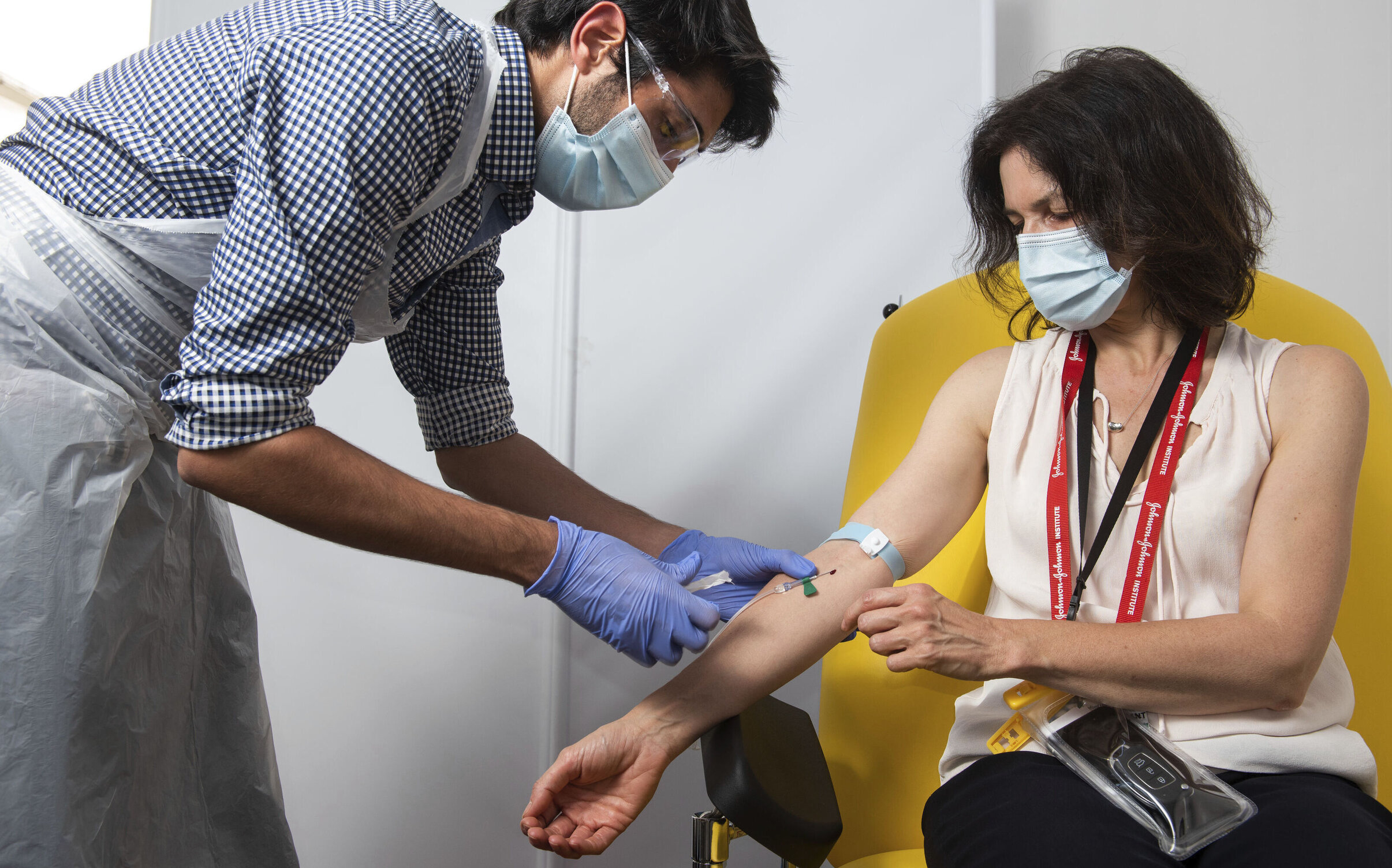 Vaccinarea nu va fi plăcută, există „efecte secundare dificile”, avertizează medicii americani