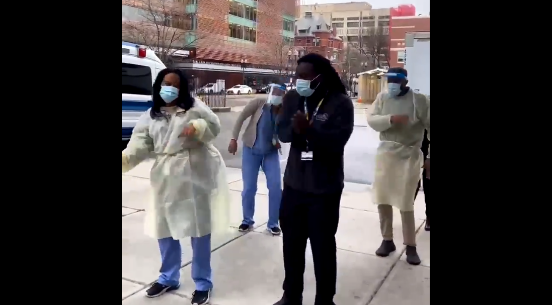 VIDEO| Hora injectării. Angajații unui spital dansează de bucurie, după ce au primit vaccinul anti-Covid-19