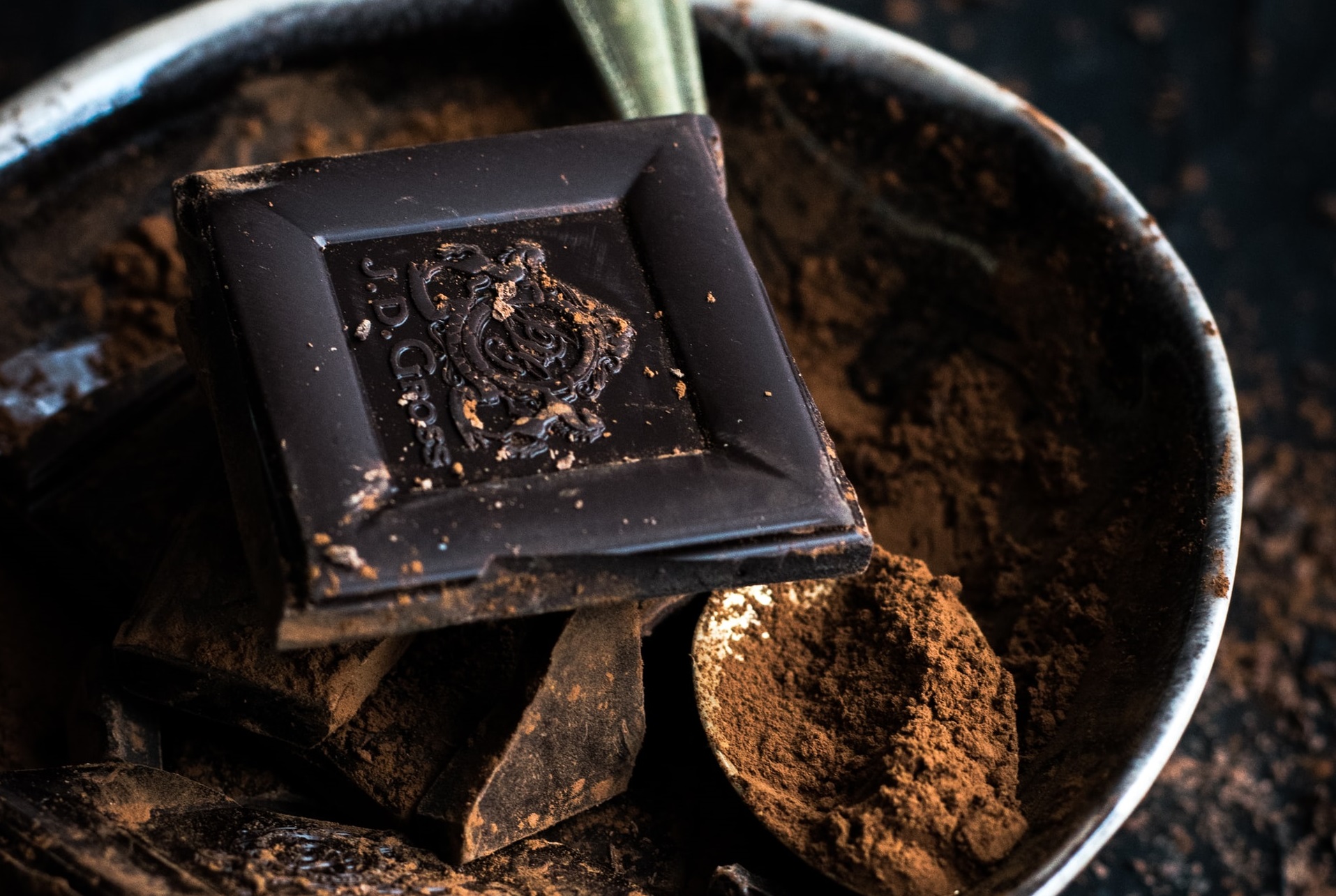 Ciocolata neagră este benefică împotriva Covid, datorită unor substanțe prezente în mod natural în cacao