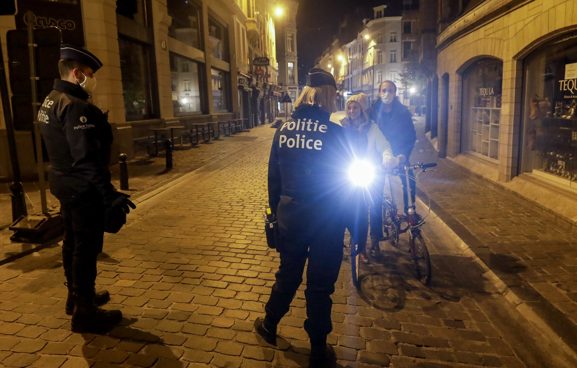 Belgia| Zeci de apeluri care denunță nerespectarea restricțiilor Covid. Secțiile de poliție sunt copleșite
