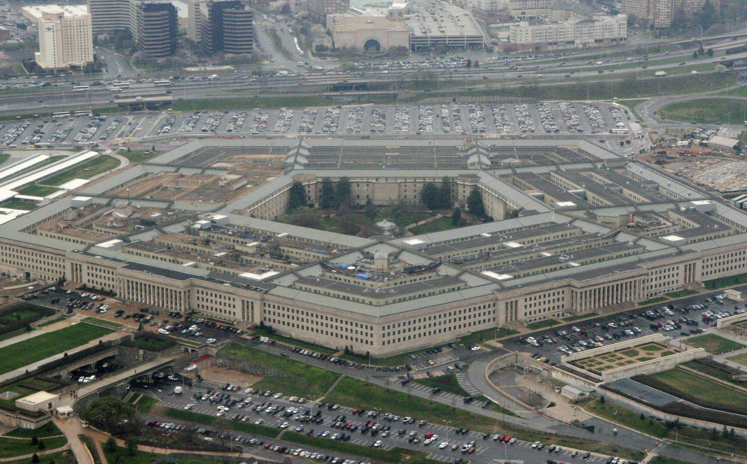 BREAKING| Clădirea Pentagonului este sigilată. Au fost trase focuri de armă. VIDEO