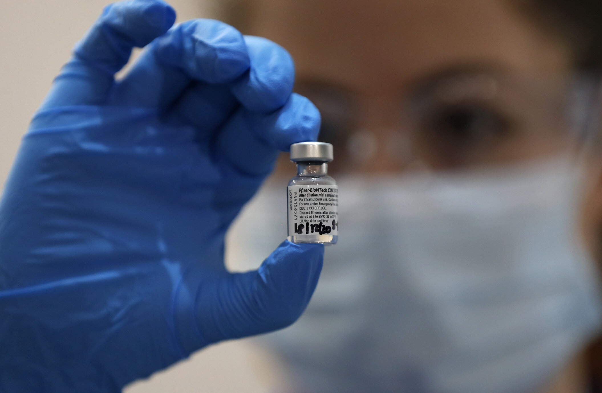 Vaccin Covid-19| Șeful Pfizer garantează că nu a fost sacrificată siguranța pentru a crește viteza de producție