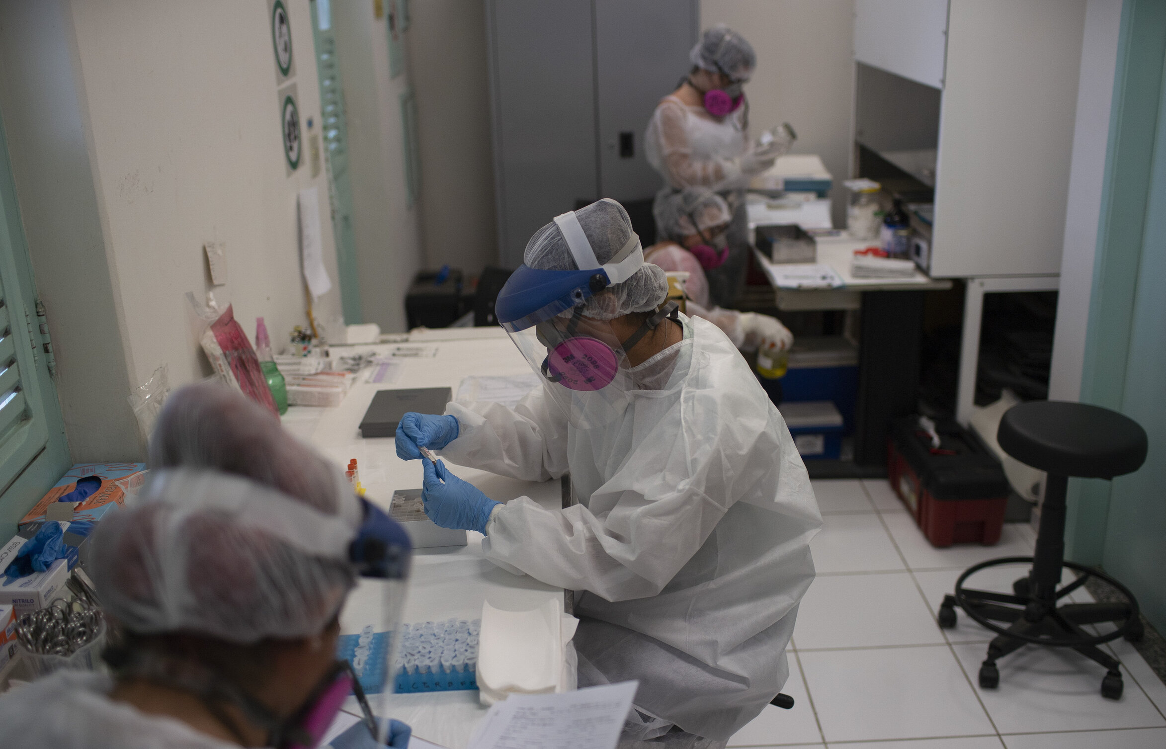 Peste 300 de cercetători cer o strategie unică de combatere a epidemiei, în Europa