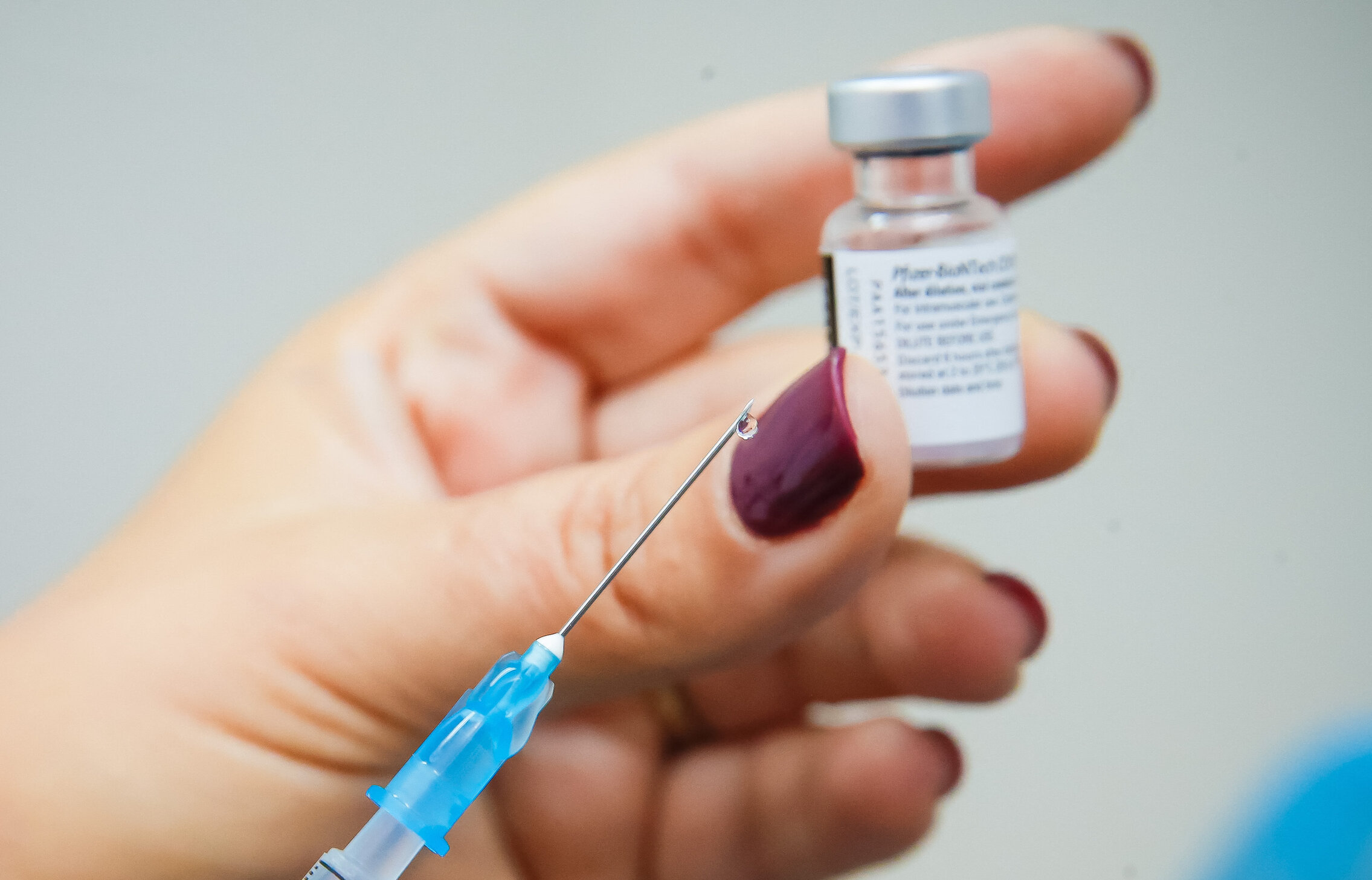 Uniunea Europeană aprobă vaccinul Pfizer/BioNTec. Campania poate începe pe 27 decembrie