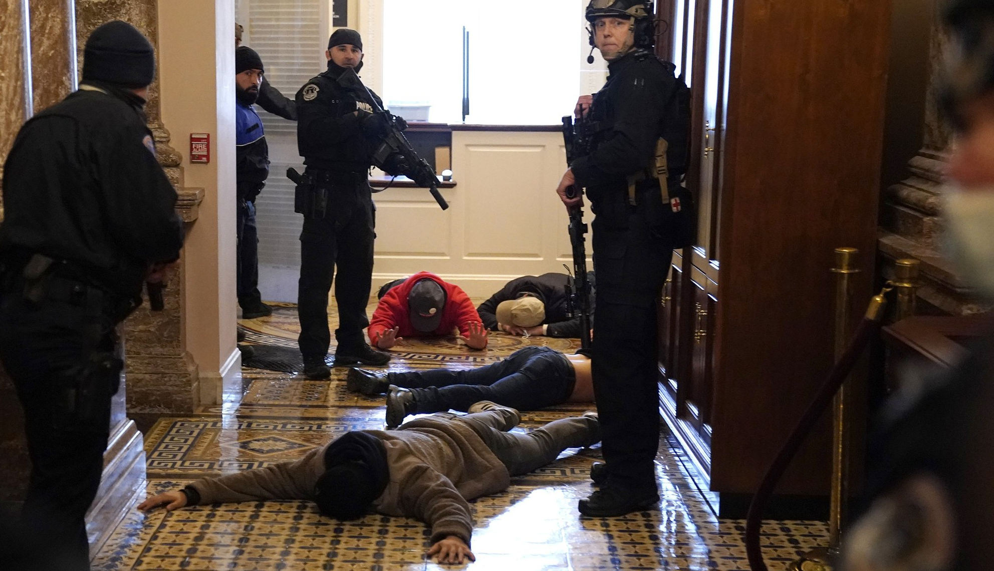 VIDEO| O femeie a fost împușcată la Capitoliu. Este transportată la spital
