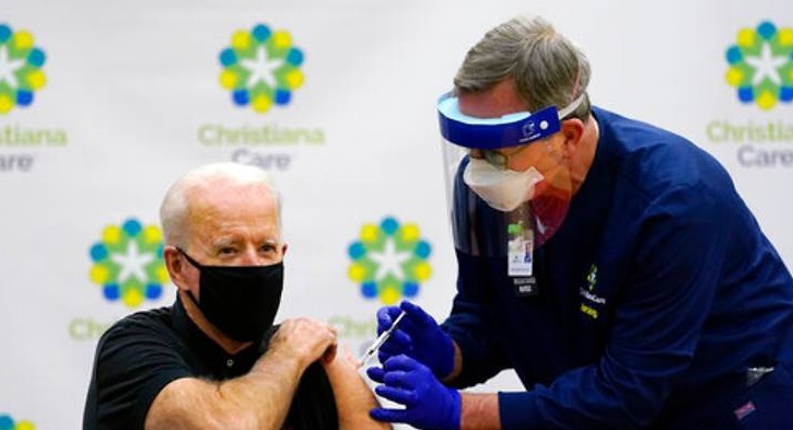 Joe Biden a primit a doua doză a vaccinului, în direct