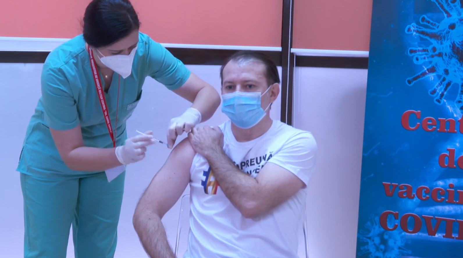 Vaccin în direct| Premierul Florin Cîțu primește prima doză Pfizer/BioNTech