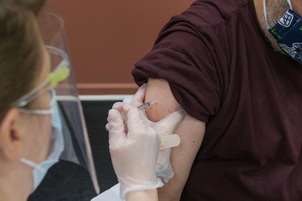 Câţi români trebuie să fie vaccinaţi în fiecare zi ca să ajungem la imunizarea în masă în septembrie