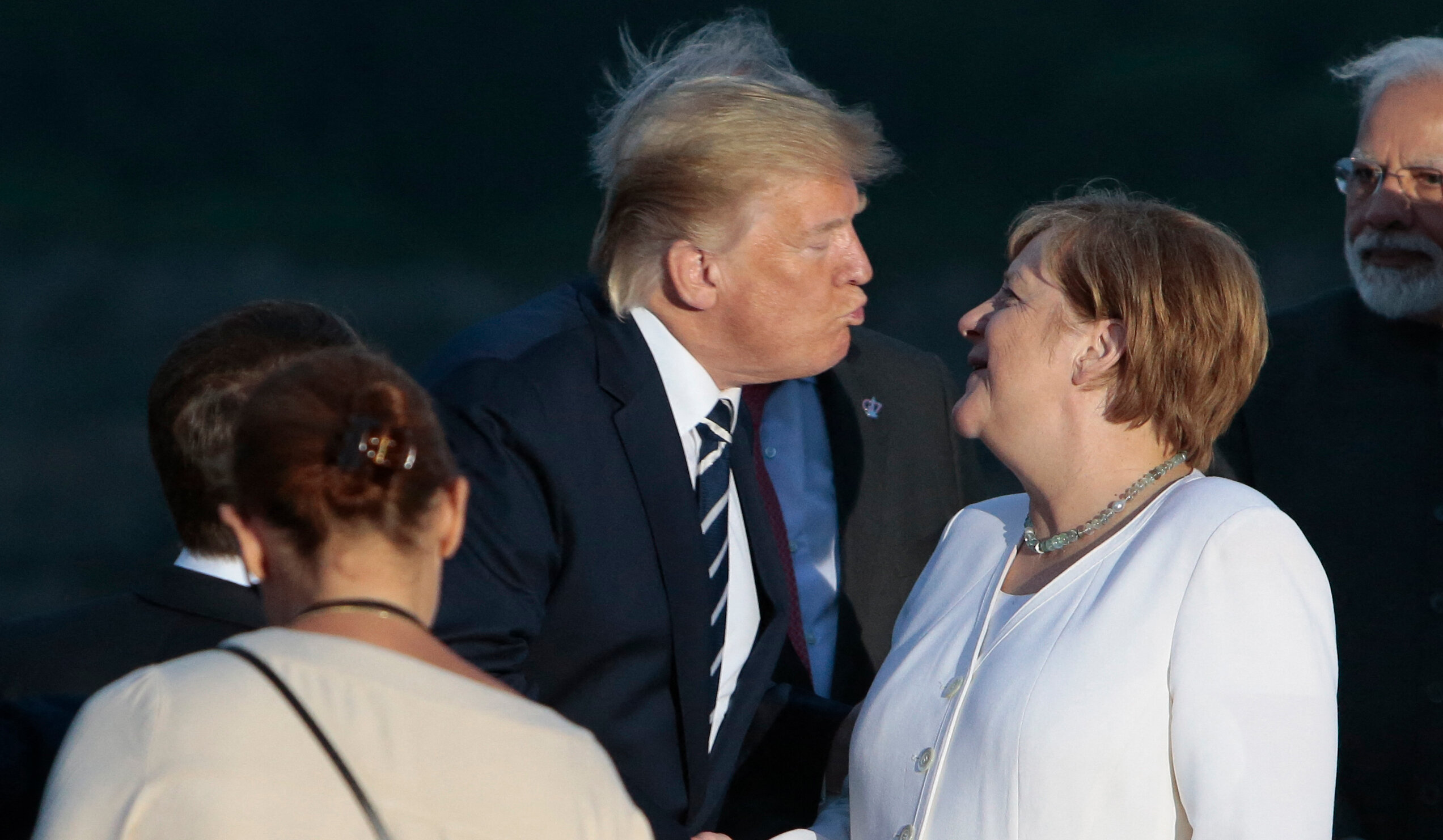 Merkel sare în apărarea lui Trump. Suspendarea conturilor este „problematică”, libertatea de exprimare este un drept fundamental