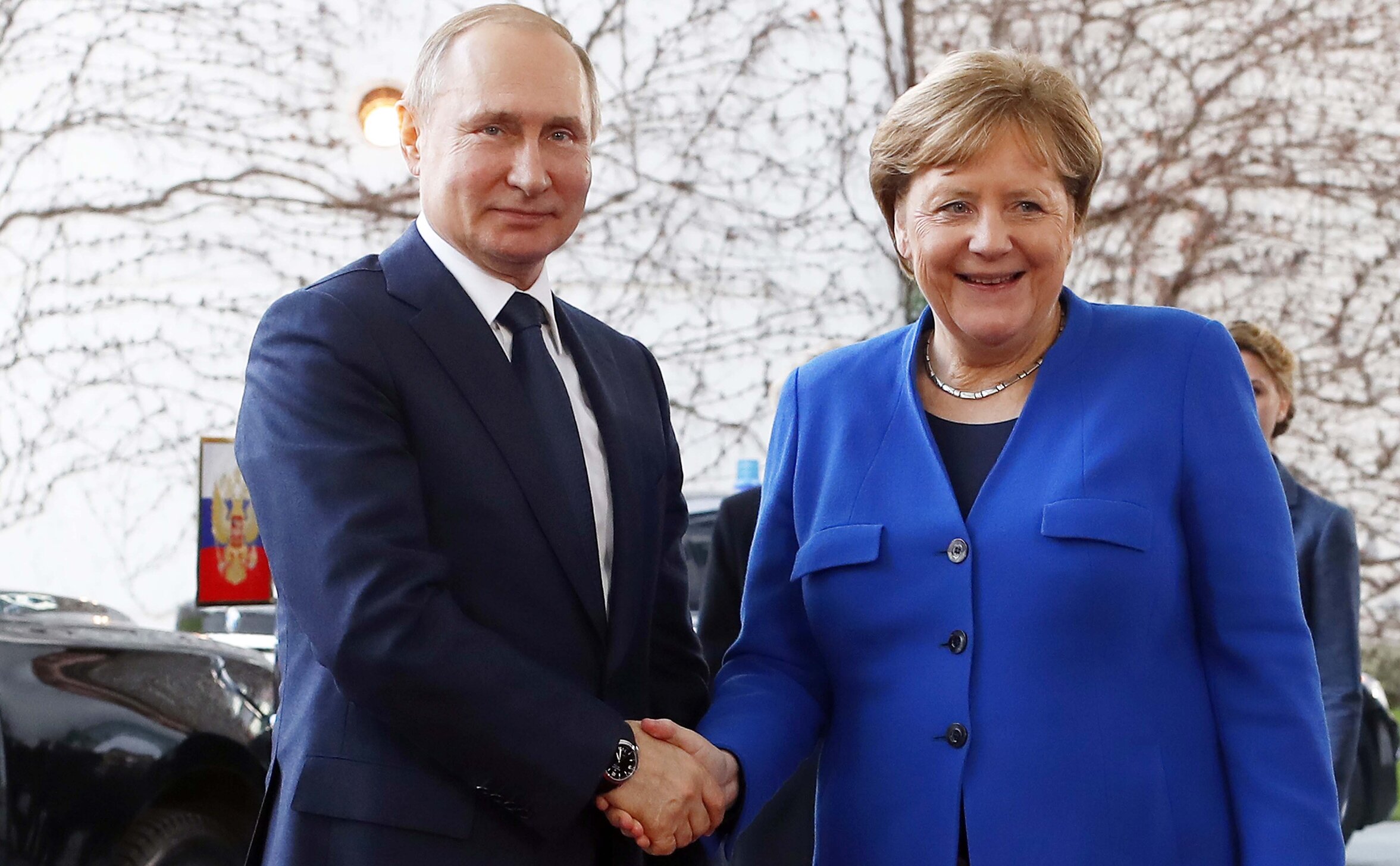 Putin și Merkel vor să producă „în comun” vaccinurile anti-Covid