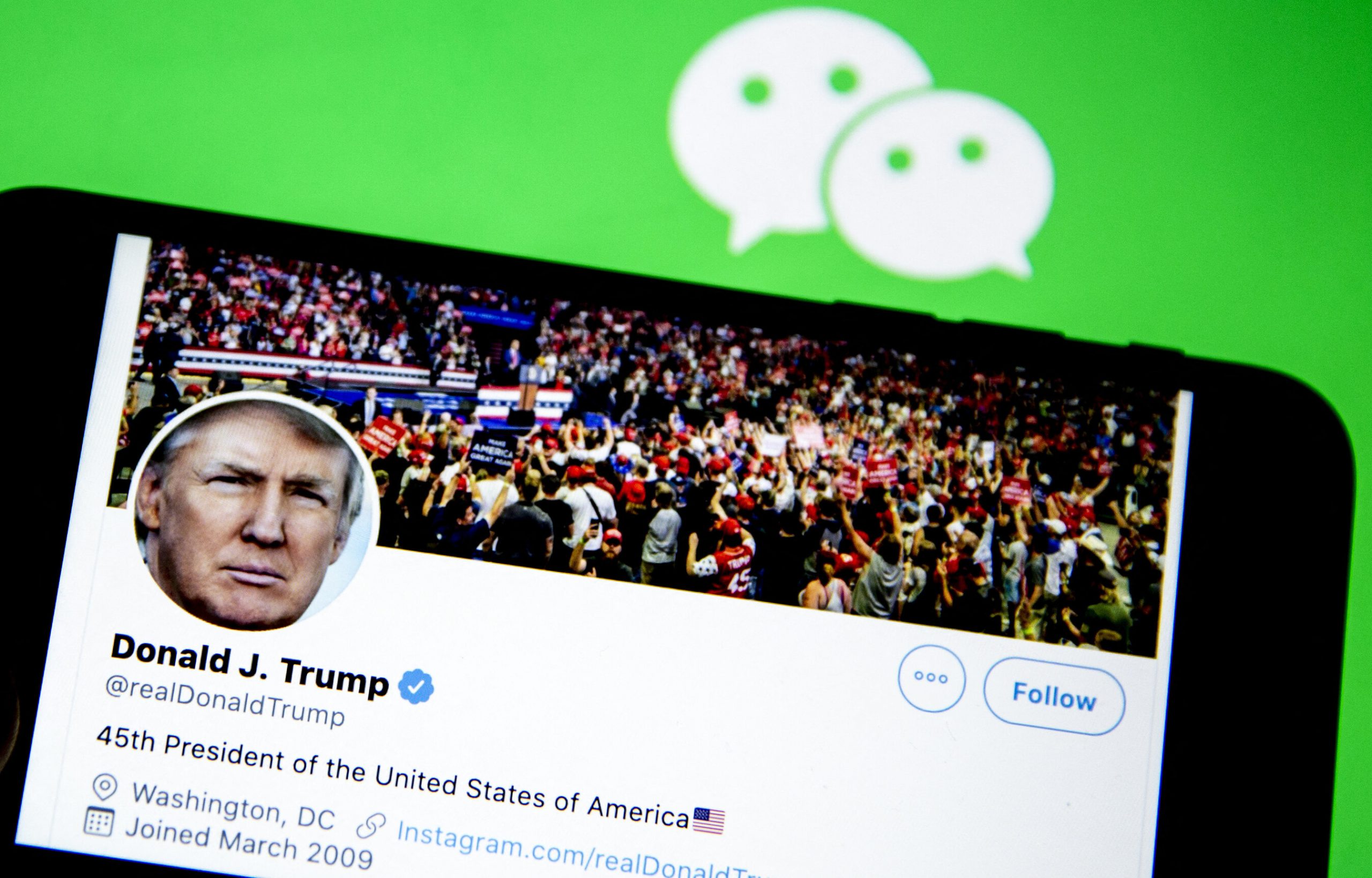 Twitter închide definitiv contul lui Donald Trump