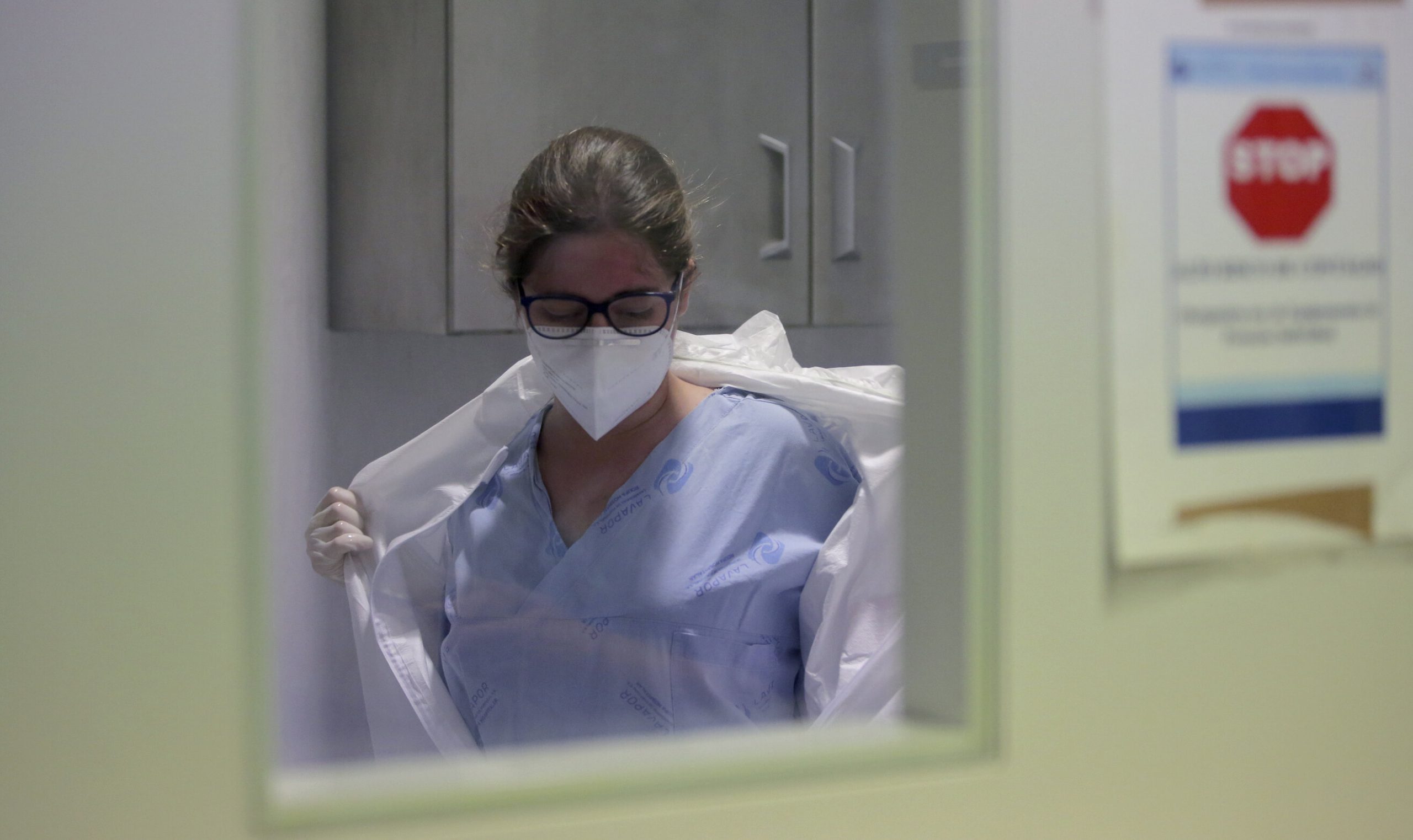 O asistentă medicală moare subit la două zile după ce a fost vaccinată împotriva Covid. Nu a prezentat reacții adverse