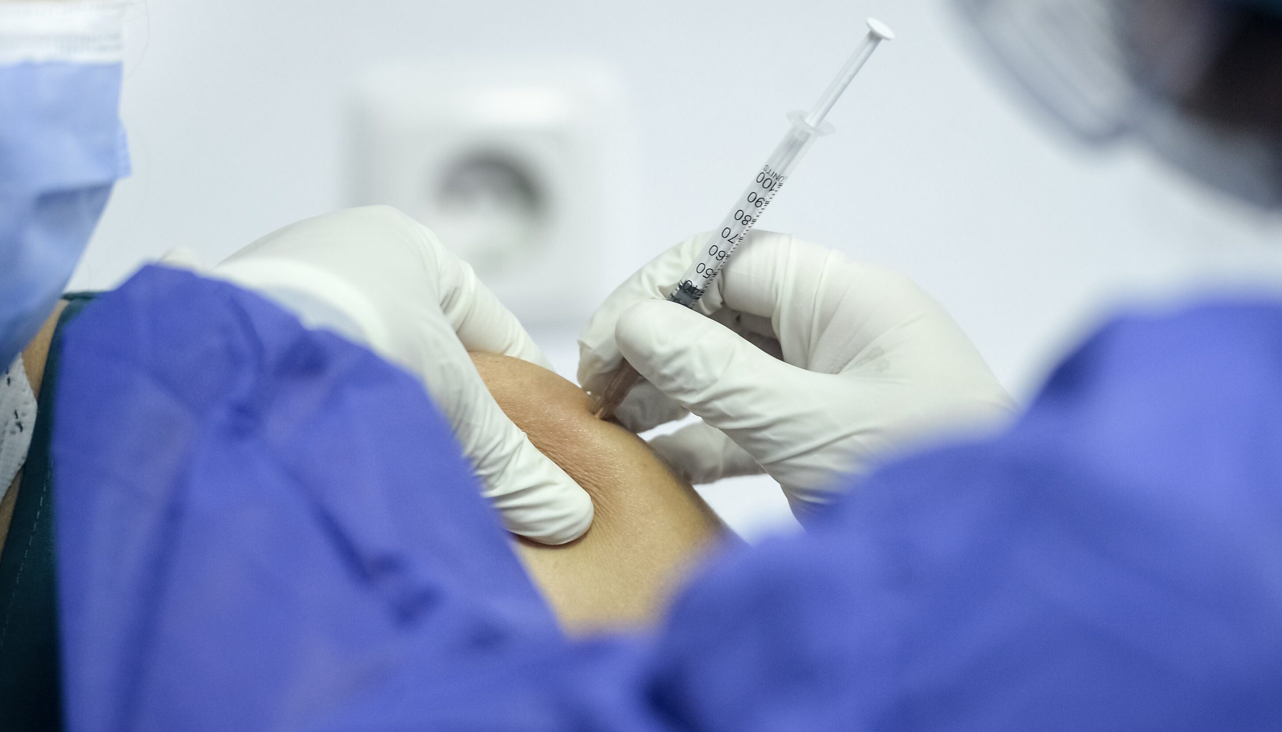 Primul deces survenit în urma vaccinării anti-Covid raportat în România. „Este o coincidență”, spun autoritățile