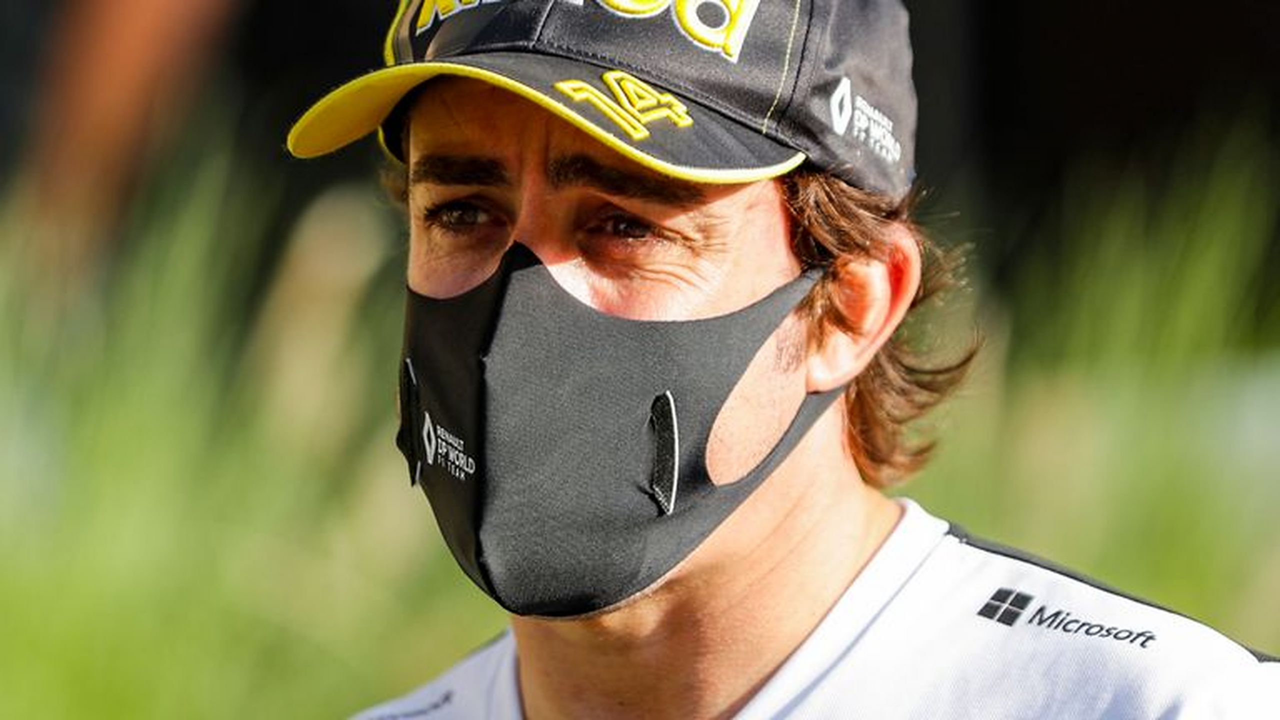 Pilotul Fernando Alonso, internat de urgență. Spaniolul a fost lovit de o mașină în timp ce se deplasa pe bicicletă