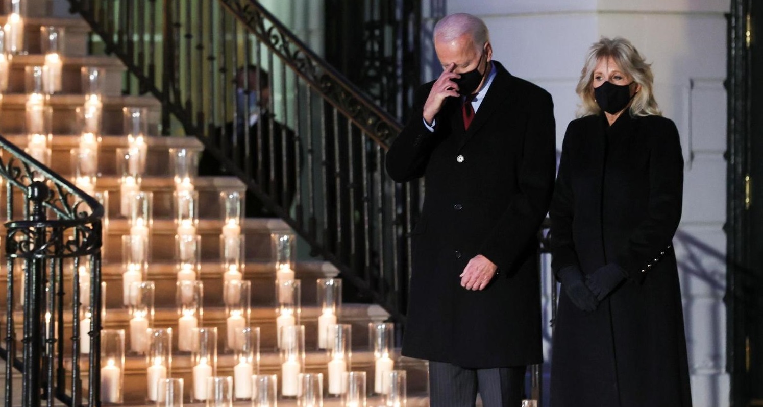 Un minut de liniște| Biden a cerut americanilor să respecte un moment de reculegere în memoria celor 500.000 de victime Covid