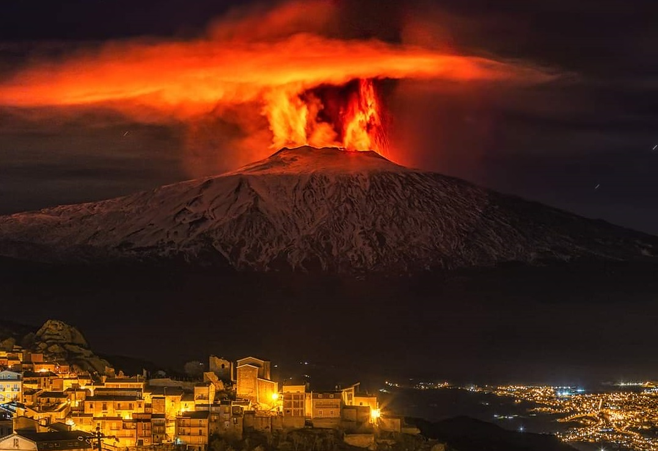 VIDEO| Vulcanul Etna erupe pentru a patra oară în ultimele patru zile