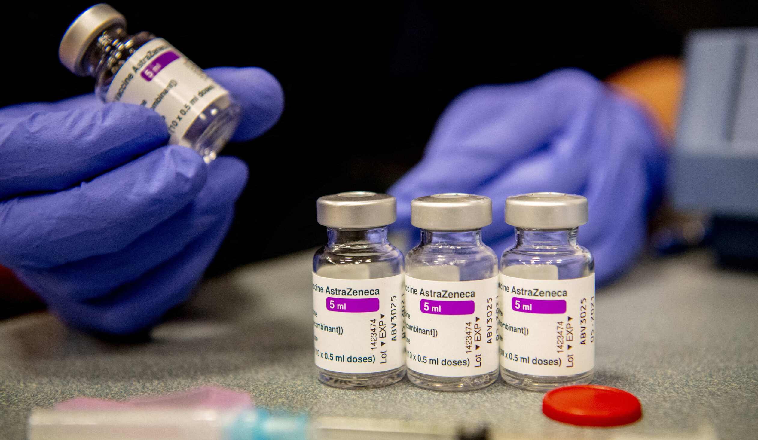 Vaccin AstraZeneca| Cum a căpătat un renume negativ și de ce îl evită medicii din mai multe țări europene