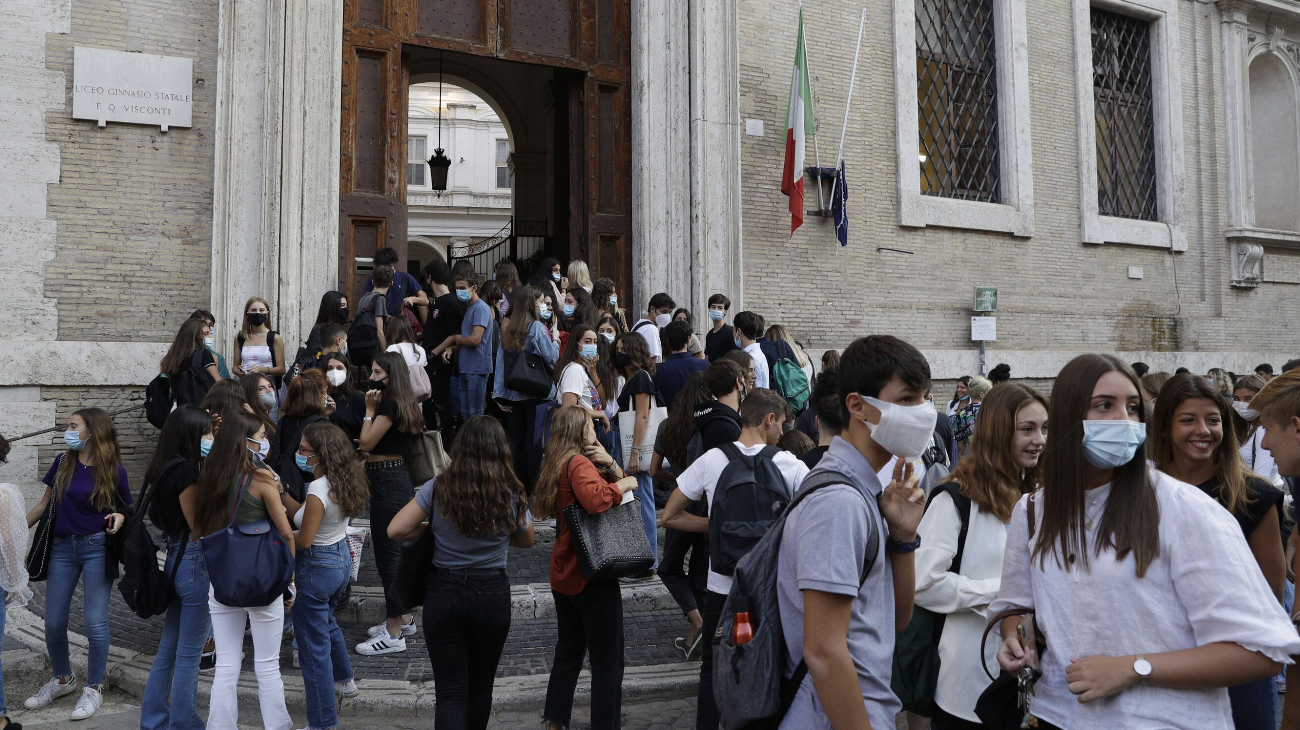 Italia| Aproximativ 8 milioane de elevi se întorc astăzi la cursuri. Măsurile au fost relaxate