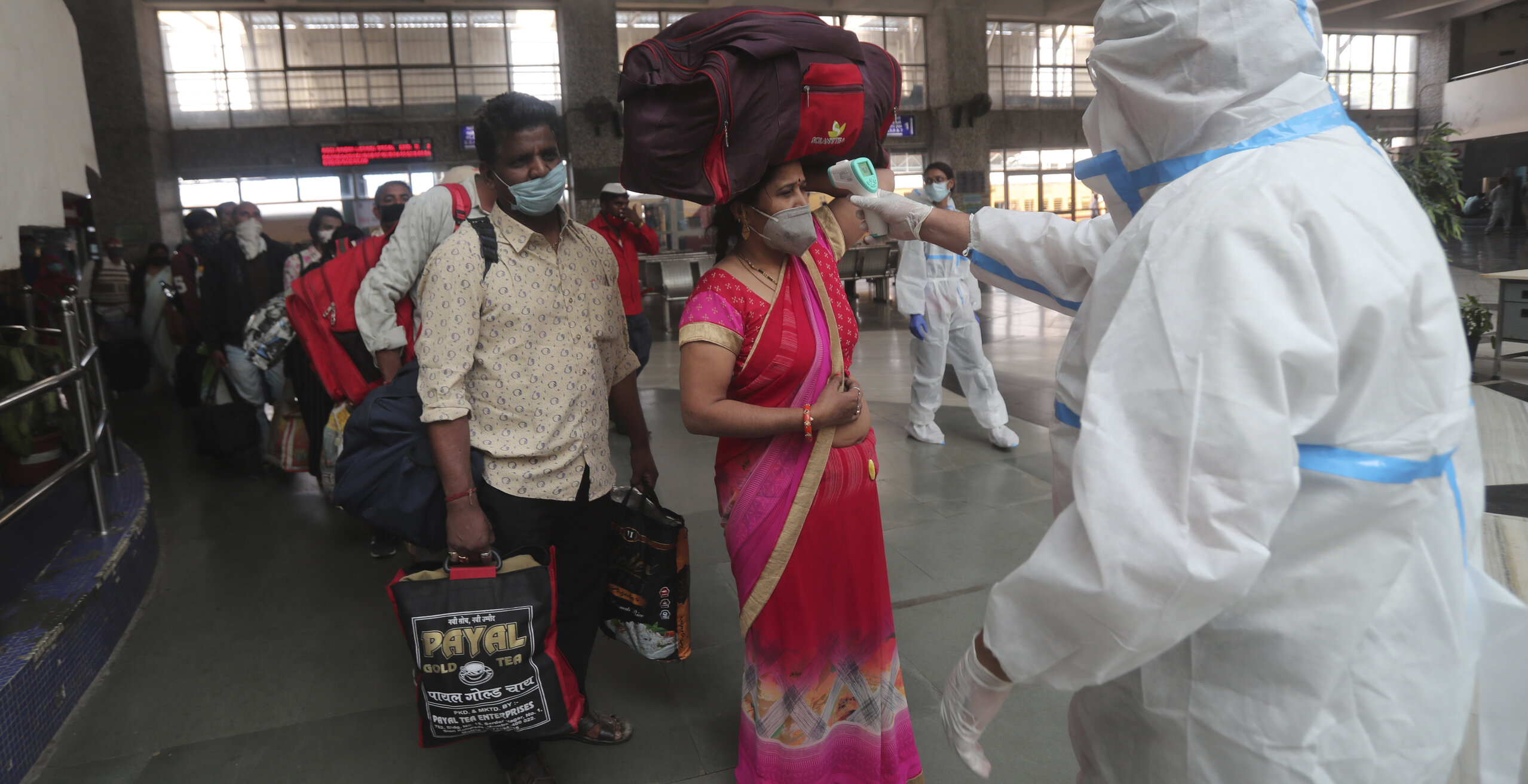 India înregistrează un declin spectaculos și inexplicabil al epidemiei. Ipoteza imunizării colective nu este general acceptată