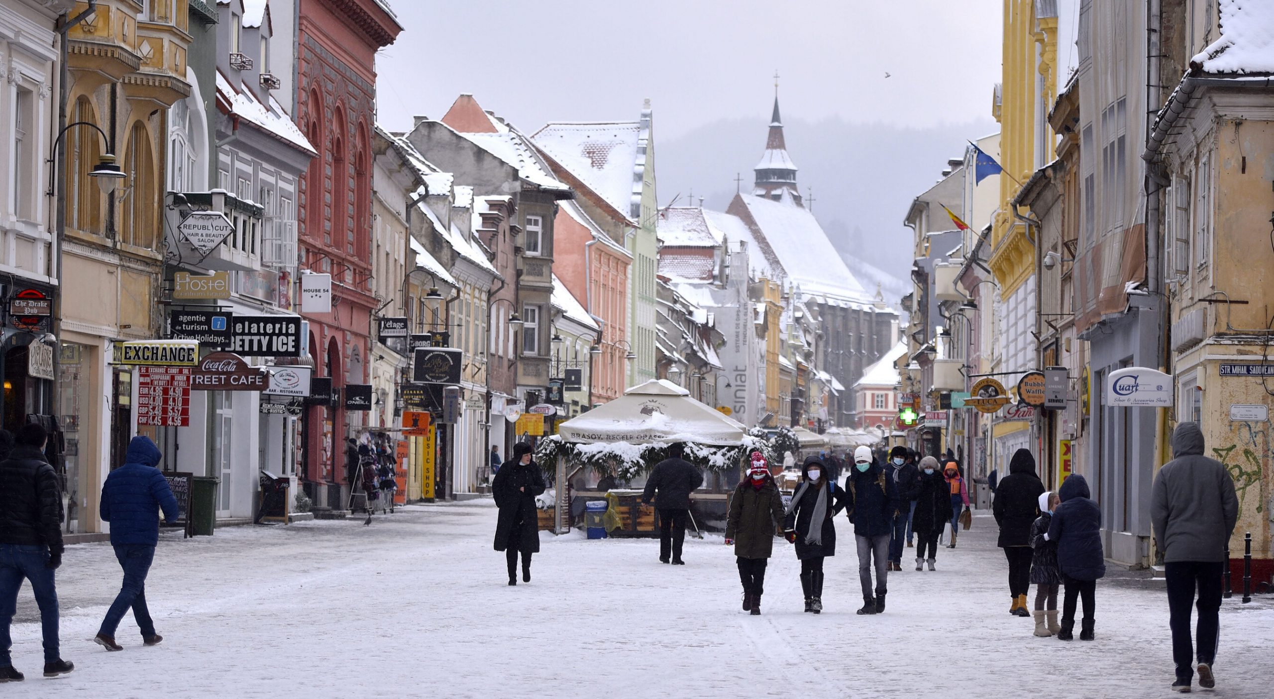 Brașovul intră din nou în carantină. Cinematografele, teatrele, restaurantele și cafenelele se închid