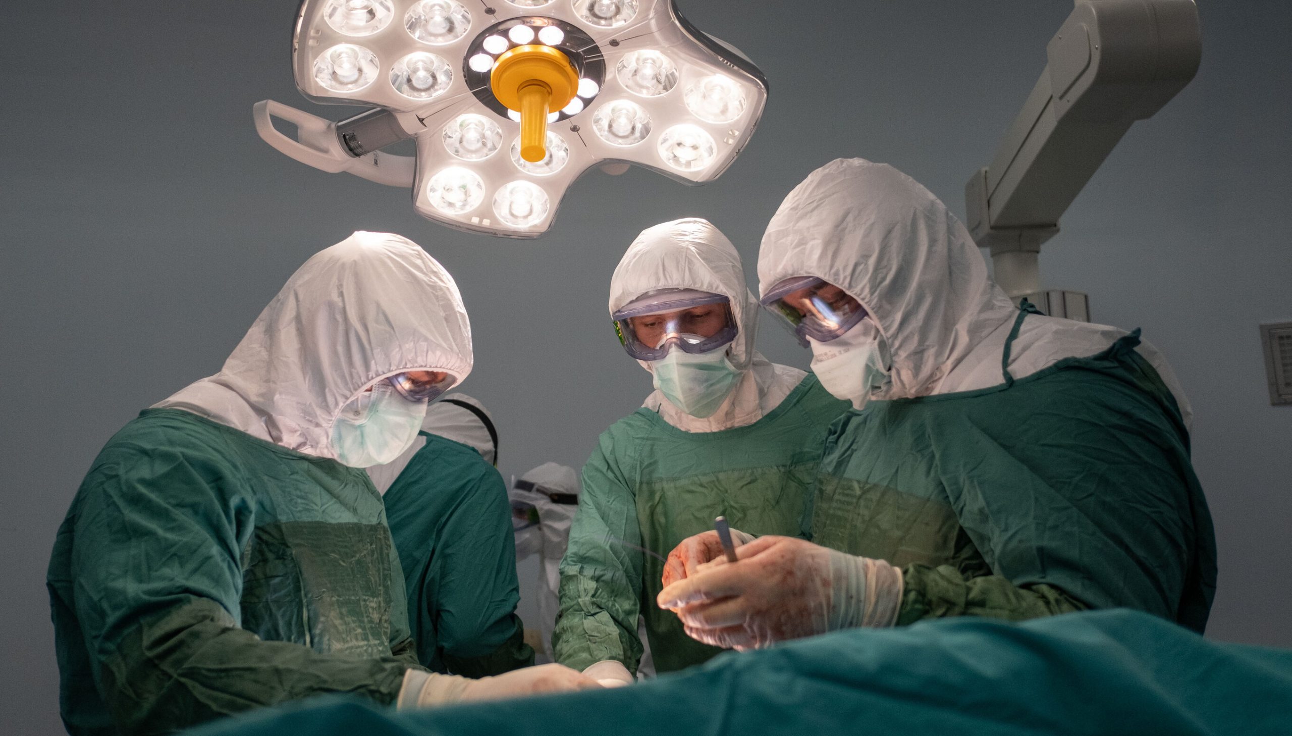 Covid-19| Intervențiile chirurgicale nu sunt recomandate în următoarele șase săptămâni de la infectare